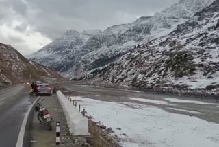 Lahaul sees influx of tourists with season's first snow Etv bharat news