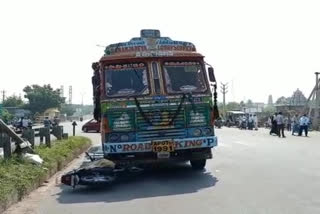 one-died-and-one-injured-in-an-accident-in-nakarikallu-guntur-district