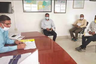sirsa dc takes meeting of officials on stubble management