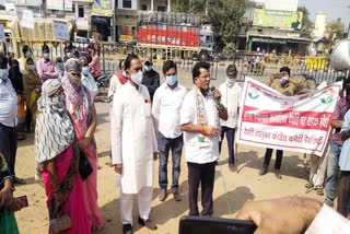 agitation-by-congress-at-deori-nagar-panchayat-office-in-gondiya