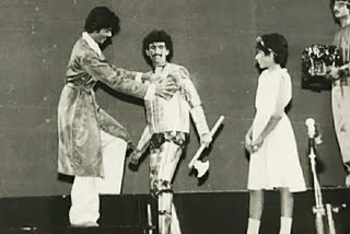 Palash Sen shares old photo performing a play with Shahrukh Khan