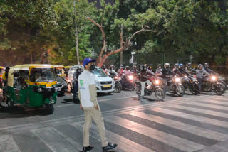 Civil defense staff said DTC drivers do not stop at red lights in delhi