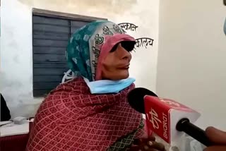 90 year old women cast her vote