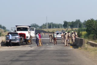 SP Anupam Agarwal inspected the location of the shootout Case