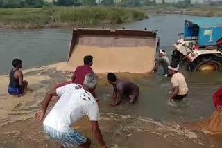 Tractor's Trolly Overturned amid the River: Paddy Crop Washed away in the Water