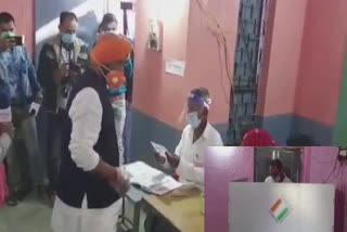 bjp-congress-candidates-cast-votes-in-mandsaur