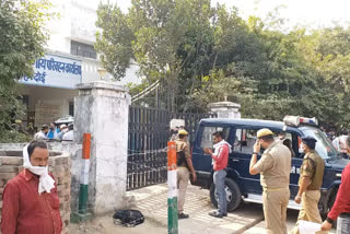 हरदोई एआरटीओ दफ्तर पहुंची पुलिस व प्रशासन की टीम.