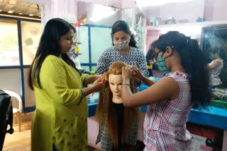 Beauty Parlor Business towards Recovery