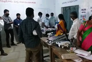 evm mechine trouble in aarepalli siddipeta district