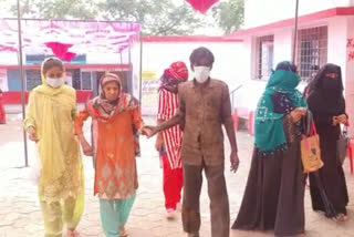 elderly woman cast vote