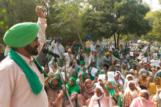 BKU Dakonda protests in front of DC office over old age pension notices