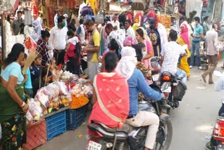 increasing crowd in markets