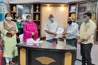 contractual teachers association meets mla saryu rai in jamshedpur