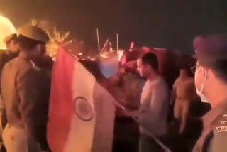 soldiers pull out indian flag from fire at bhupura krishna vihar sluma area in ghazaiabad