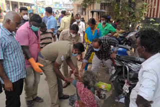 Psychiatrists identify and rescue mentally ill people living roadsides in  Dindigul