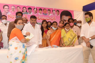 kalyana lakshmi cheques distribution at musheerabad in hyderabad