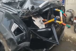 high speed container hit car in okhla delhi