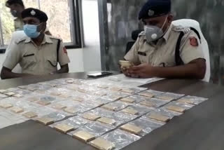 islampur_police_recover_4_corer_rupees_gold_also_3_smugler_arrested