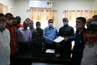 Home Guards in Sirmaur submitted memorandum to MP Suresh Kashyap