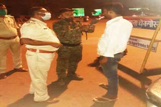 police-run-drunk-and-drive-campaign-in-seraikela