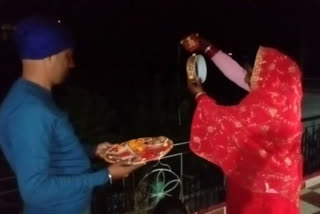 festival of Karva Chauth was celebrated in Hamirpur