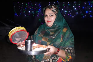 a-muslim-woman-gulnaz-celebrated-karwachauth-in-malihabad-lucknow-with-rais-anjum