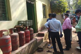 illegal gas-cylinder seized in jamshedpur