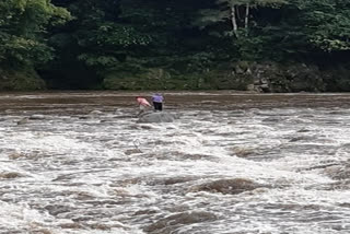 നദിയില്‍ മുങ്ങിയ രണ്ട് സ്‌ത്രീകളെ സൈന്യം രക്ഷപ്പെടുത്തി  അരുണാചല്‍ പ്രദേശ്  Arunachal Pradesh  Indian Army rescues 2 women from drowning  Siyom River  ഇറ്റാനഗര്‍