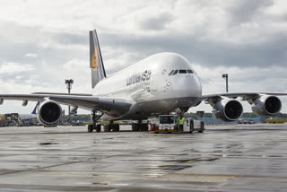 luFthansa Airlines make emergency landing, luFthansa Airlines make emergency landing at Bangalore, luFthansa Airlines make emergency landing news, luFthansa Airlines, luFthansa Airlines news, ಲುಫ್ತಾನ್ಸಾ ಏರ್​ಲೈನ್ಸ್ ತುರ್ತು ಭೂ ಸ್ಪರ್ಶ  ಬೆಂಗಳೂರಿನಲ್ಲಿ ಲುಫ್ತಾನ್ಸಾ ಏರ್​ಲೈನ್ಸ್ ತುರ್ತು ಭೂ ಸ್ಪರ್ಶ,  ಲುಫ್ತಾನ್ಸಾ ಏರ್​ಲೈನ್ಸ್ ತುರ್ತು ಭೂ ಸ್ಪರ್ಶ ಸುದ್ದಿ, ಲುಫ್ತಾನ್ಸಾ ಏರ್​ಲೈನ್ಸ್, ಲುಫ್ತಾನ್ಸಾ ಏರ್​ಲೈನ್ಸ್ ಸುದ್ದಿ,