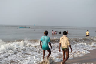 boat capsized in the sea ... the fishermen  came out safely