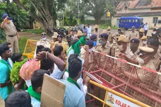 Farmers Protest in Kolar against unscintific railway underpass