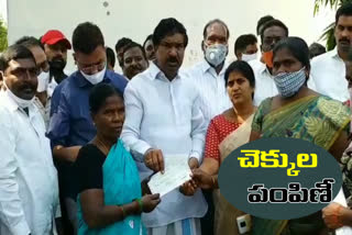 Kalyanalakshmi cheques distribution by MLA Rajaiah in warangal urban district