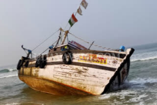 A fishing boat that crashed into the sea shore of Chitrapur