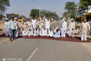 Farmers blocked road against agricultural laws in charkhi dadri