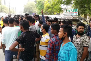 e rikshaw protest at front of nagaon mla house