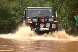 Dirt jeep