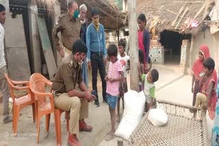पुर्वामीर चौकी इंचार्ज नीरज बाबू ने की अनाथ बच्चों की मदद.