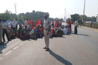 Farmers jammed National Highway in Rajnandgaon against Agriculture Act