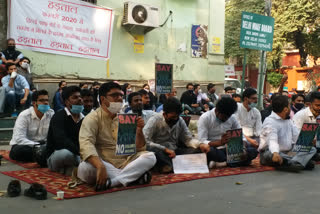 Delhi: Waqf employees protest for salary