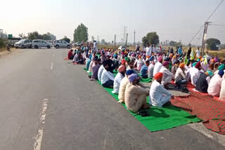 Farmers' organizations block Amritsar-Pathankot highway