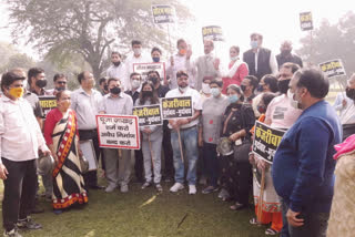 BJP protests against AAP Councilor Pooja Jakhar in delhi