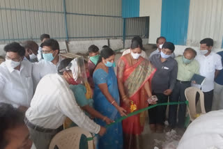 cotton purchasing center opened by additional collector venkateswarlu in bhadradri kothagudem district nellipaka