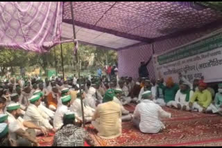 Protest in farmers union on  Problem of crops in Gautam Buddha Nagar