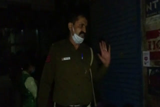 beat constable of delhi police saves 70 people life at gb road during fire accident in building