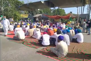 Farmers' organizations block Chandigarh-Una highway