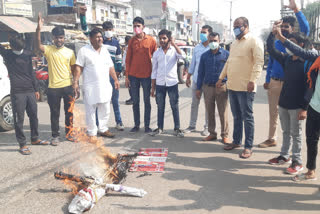 Farmers sitting on strike demanding fair compensation in charkhi dadri