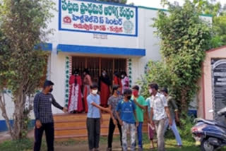 students are waiting for corona tests in vijayawada