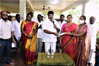 minister-talasani-srinivas-yadav-cheques-distribution-in-his-home-at-west-maredpalli