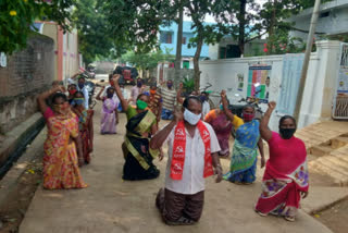 municipal workers protest in guntur to give their salaries