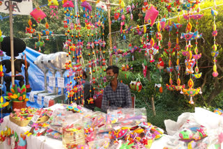 Tribal women of Jharkhand prepared hand made hangings with their handsb while boycotting Chinese goods on Diwali.